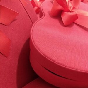 Caja corazón rojo liso para 6/7 bombones